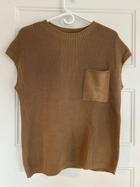 Women’s Sleeveless Knit Pocket Sweater - Brown